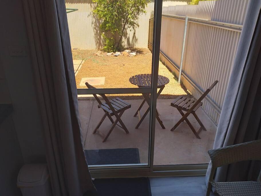 Cosy 2 Bedroom Unit In A Secure Gated Complex Kalgoorlie Luaran gambar